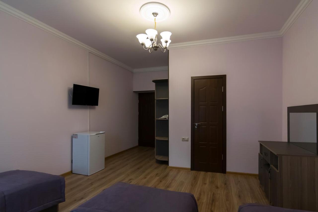 Afa Hotel & Guest House Ереван Екстериор снимка