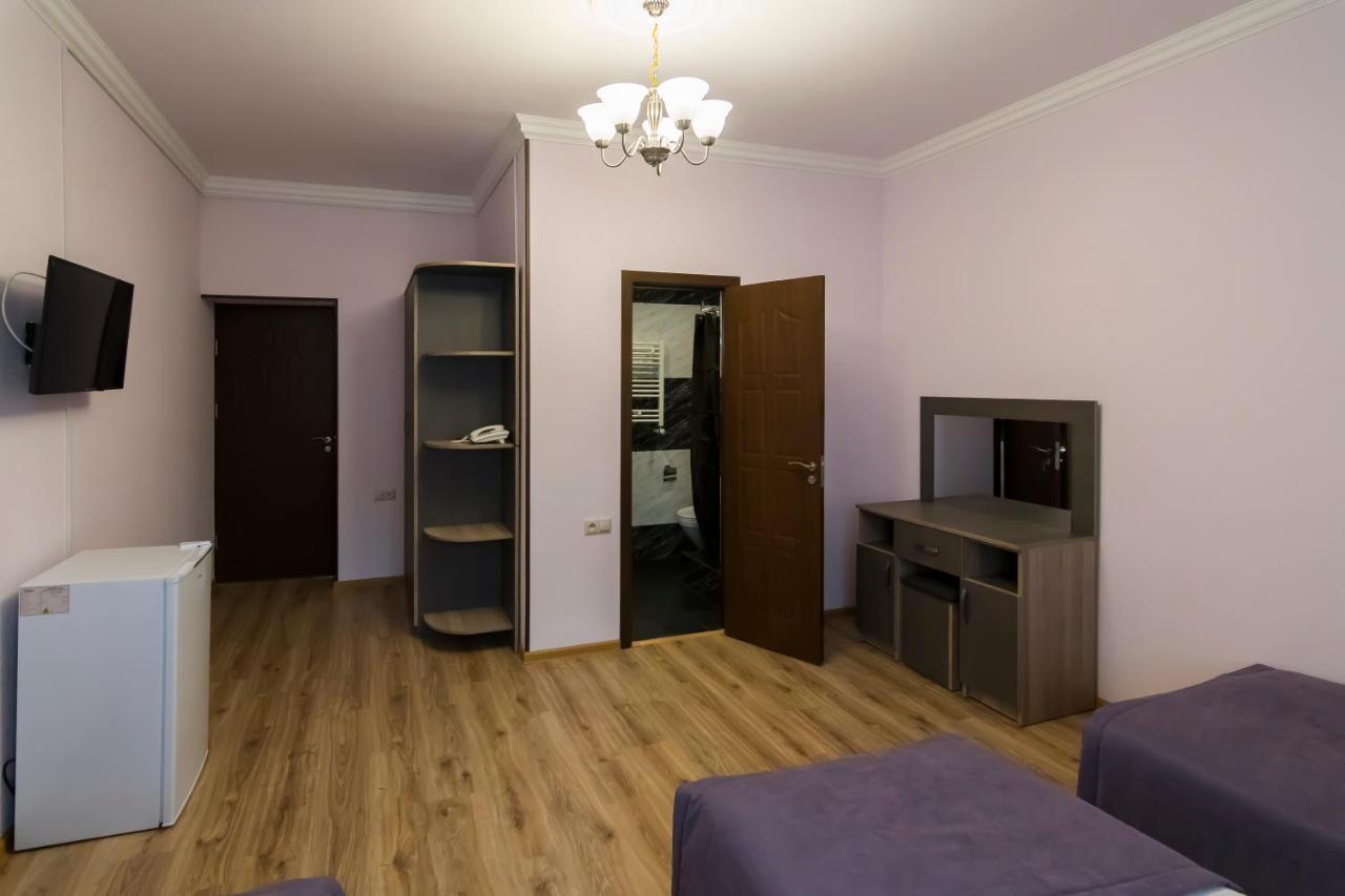 Afa Hotel & Guest House Ереван Екстериор снимка