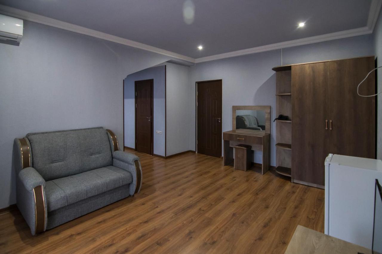 Afa Hotel & Guest House Ереван Екстериор снимка