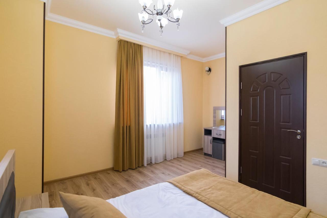 Afa Hotel & Guest House Ереван Стая снимка